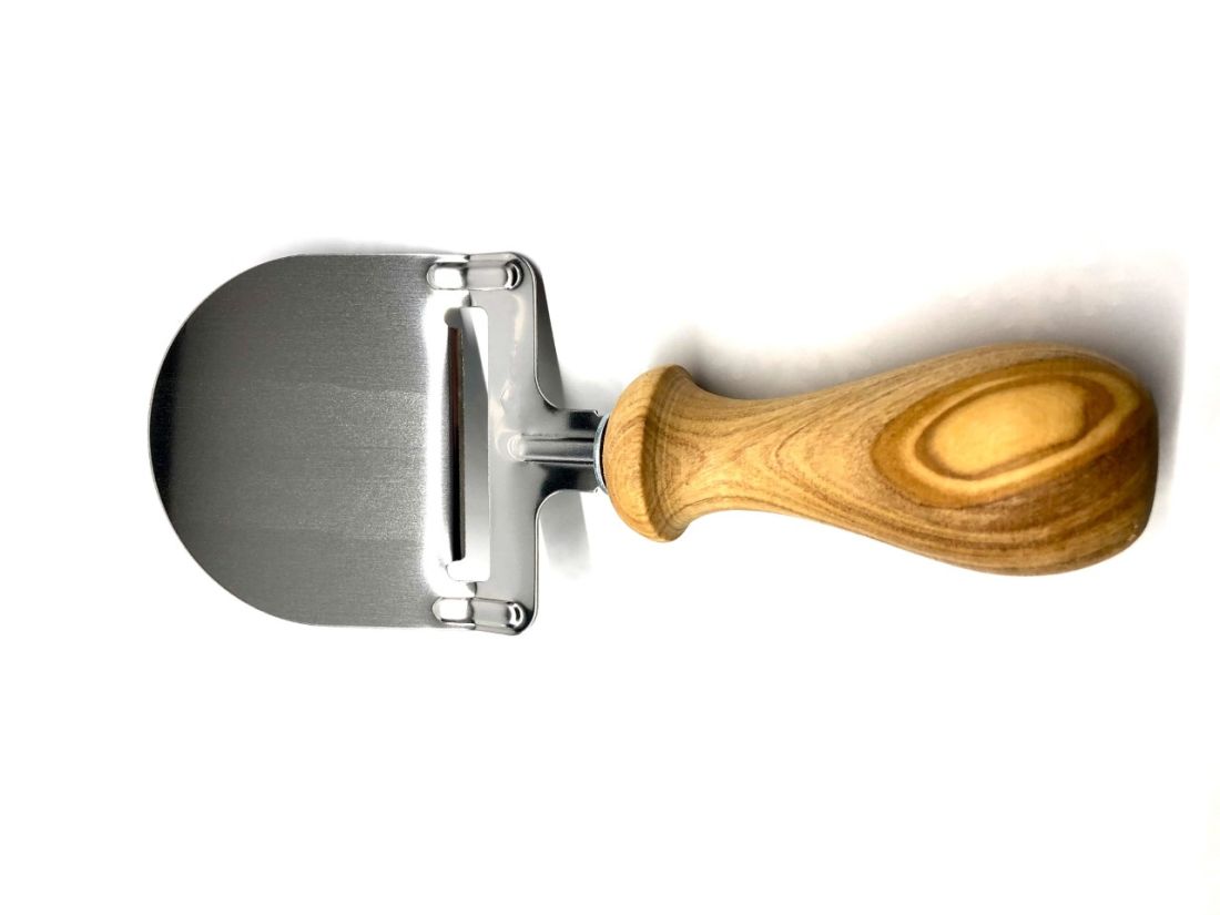 Osthyvel med Olivträhandtag
